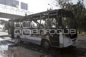 INCENDIO DE CAMIÓN EN AUTOPISTA