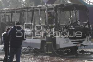 INCENDIO DE CAMIÓN EN AUTOPISTA