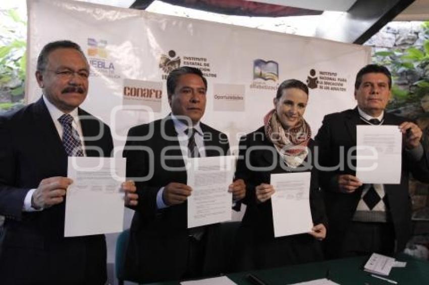 FIRMA DE CONVENIO CONAFE-INSTITUTO ESTATAL DE EDUCACIÓN PARA ADULTOS