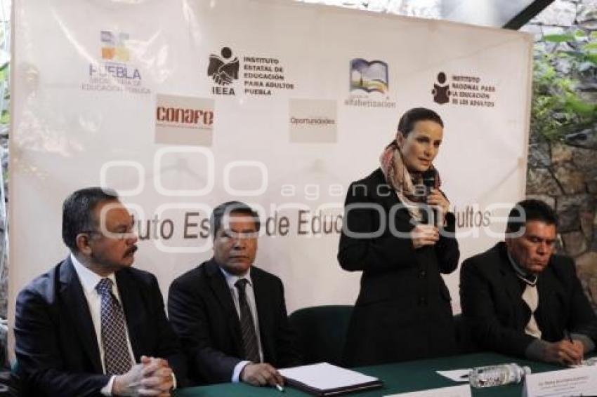 FIRMA DE CONVENIO CONAFE-INSTITUTO ESTATAL DE EDUCACIÓN PARA ADULTOS