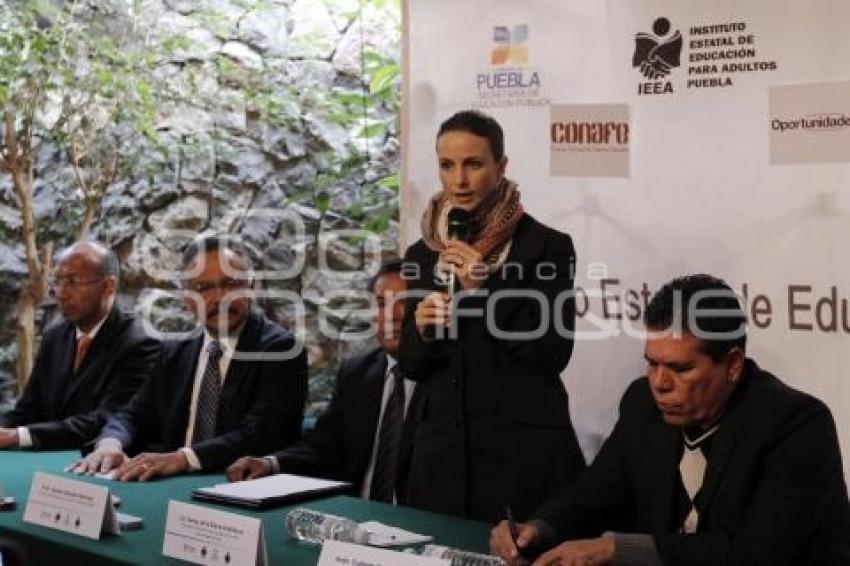 FIRMA DE CONVENIO CONAFE-INSTITUTO ESTATAL DE EDUCACIÓN PARA ADULTOS