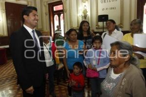AYUNTAMIENTO. ENTREGA DE ESCRITURAS