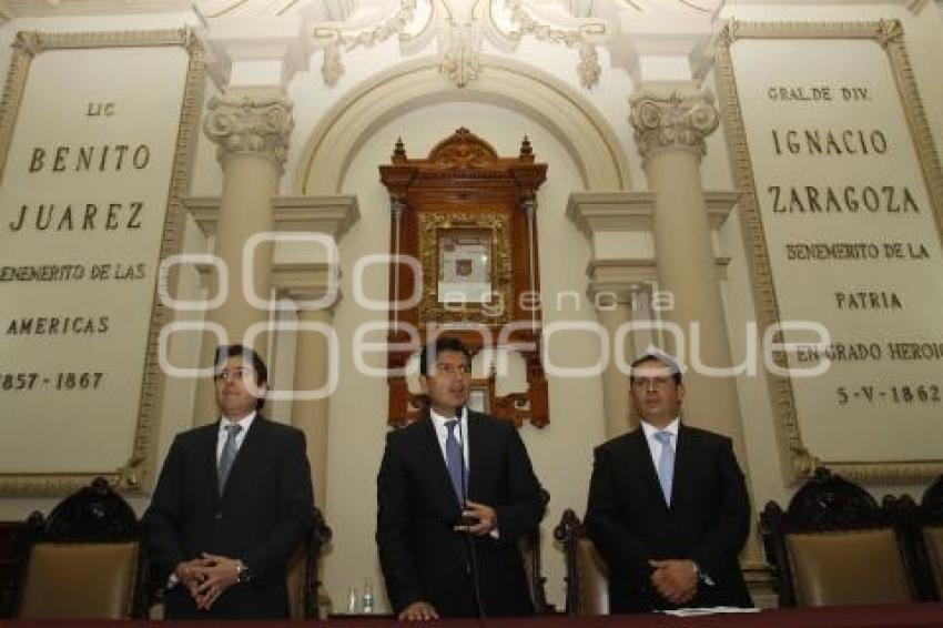 AYUNTAMIENTO. ENTREGA DE ESCRITURAS