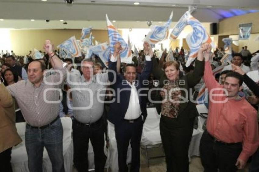 OLIVA SE REUNIÓ CON PANISTAS POBLANOS