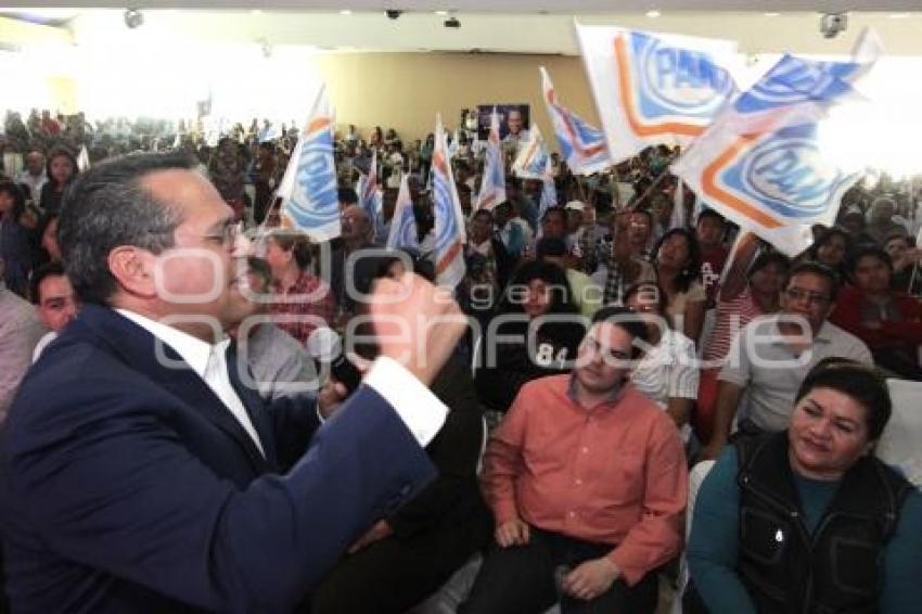 OLIVA SE REUNIÓ CON PANISTAS POBLANOS