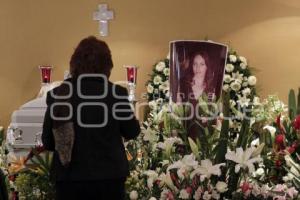 ACOMPAÑAN AL CEMENTERIO EL CUERPO DE KARLA LÓPEZ