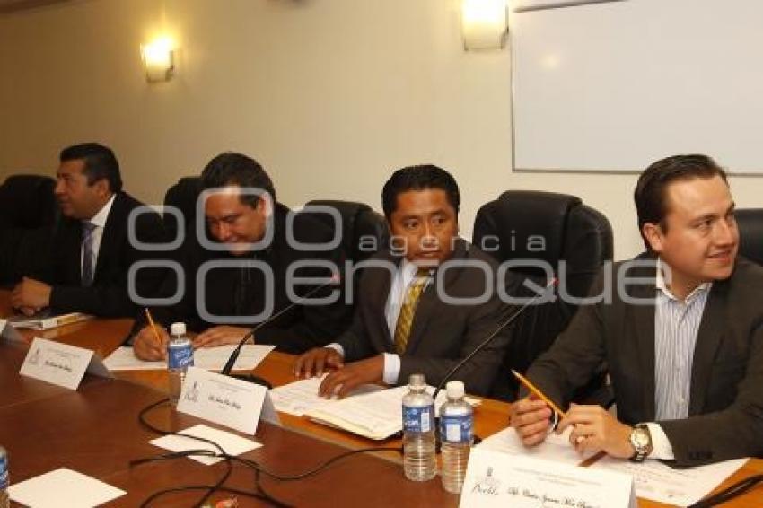 COMISIÓN CRÓNICA LEGISLATIVA Y ASUNTOS EDITORIALES