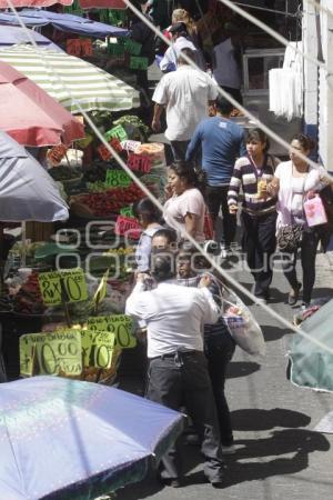 COMERCIO AMBULANTE EN MERCADO