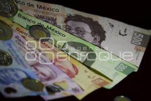 BILLETES Y MONEDAS