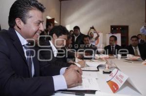 FIRMAN CONVENIO MUNICIPIOS PARA CERESO DE SAN PEDRO CHOLULA