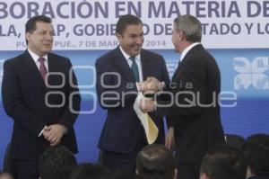 GOBERNADOR ENTREGA RECURSOS Y FIRMA CONVENIO EN DERECHOS HUMANOS