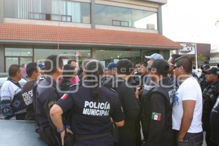 MANIFESTACIÓN . POLICÍAS AUXILIARES