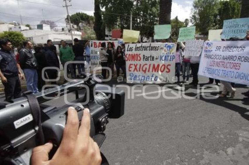 MANIFESTACIÓN INSTRUCTORES DEL ICATEP