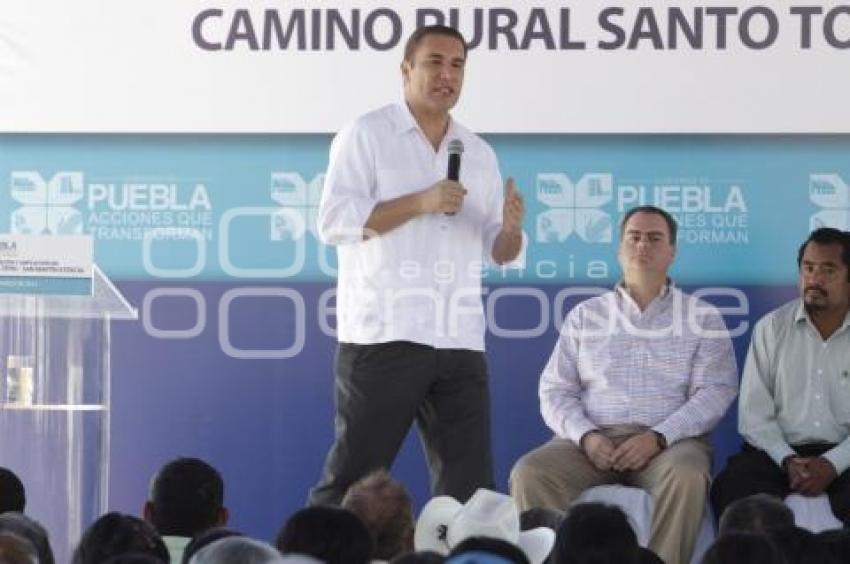 INAUGURA GOBERNADOR AMPLIACIÓN DE CAMINO