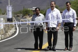 INAUGURA GOBERNADOR AMPLIACIÓN DE CAMINO