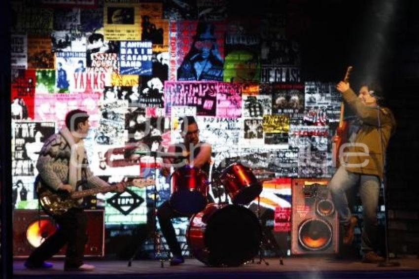 MUSICAL. HOY NO ME PUEDO LEVANTAR
