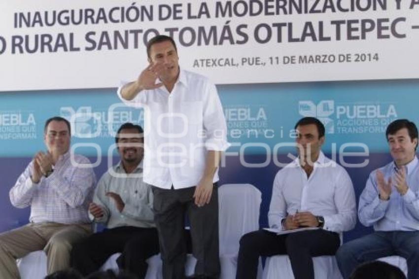 INAUGURA GOBERNADOR AMPLIACIÓN DE CAMINO