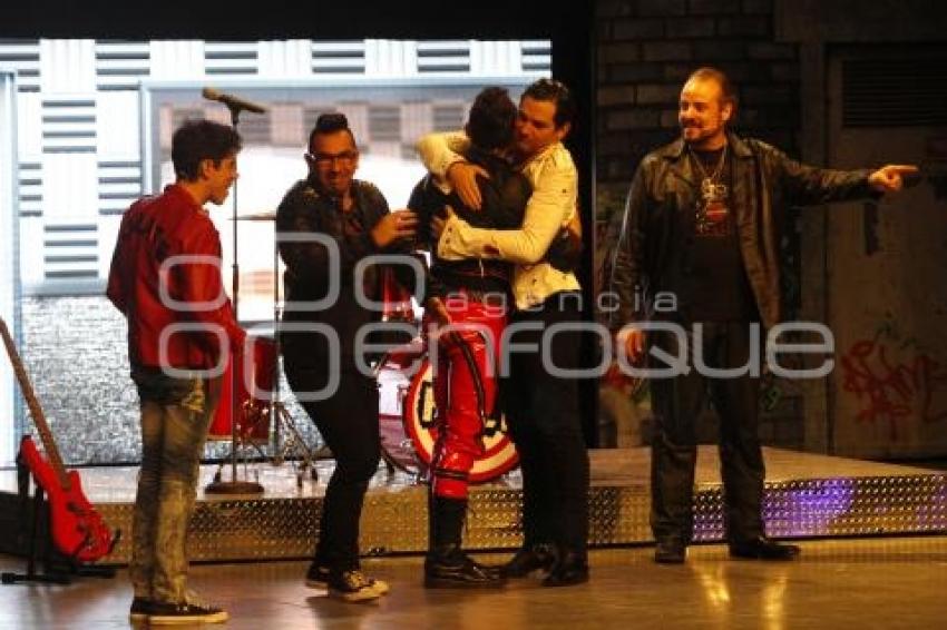 MUSICAL. HOY NO ME PUEDO LEVANTAR
