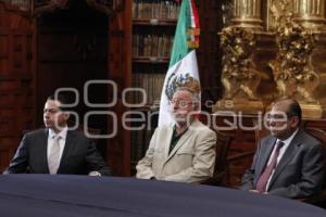 FERNANDO SAVATER RECIBE LLAVES BIBLIOTECA PALAFOXIANA