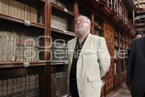 FERNANDO SAVATER RECIBE LLAVES BIBLIOTECA PALAFOXIANA