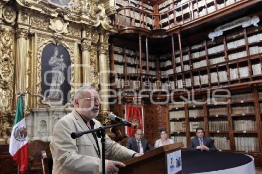 FERNANDO SAVATER RECIBE LLAVES BIBLIOTECA PALAFOXIANA