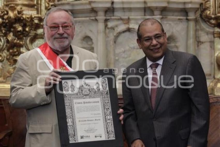 FERNANDO SAVATER RECIBE LLAVES BIBLIOTECA PALAFOXIANA