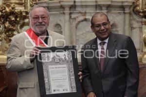 FERNANDO SAVATER RECIBE LLAVES BIBLIOTECA PALAFOXIANA