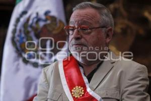 FERNANDO SAVATER RECIBE LLAVES BIBLIOTECA PALAFOXIANA