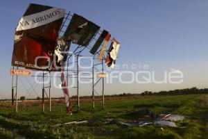 CAÍDA DE BARDAS Y ESPECTACULARES. TEXMELUCAN