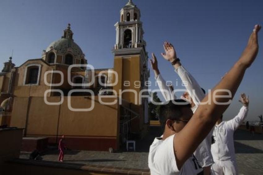 SE CARGAN DE ENERGÍA EN LA PIRÁMIDE