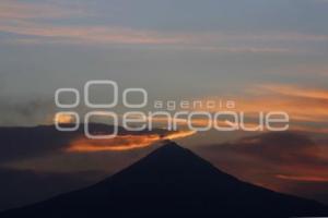 VOLCÁN . ATARDECER