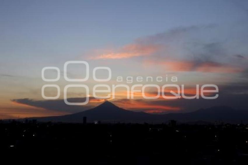 VOLCÁN . ATARDECER