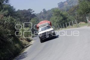 BANDERAZO CARRETERA ZACAPOAXTLA-TLATLAUQUITEPEC