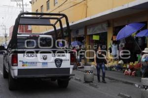 VENDEDORES AMBULANTES EN MERCADO 5 DE MAYO