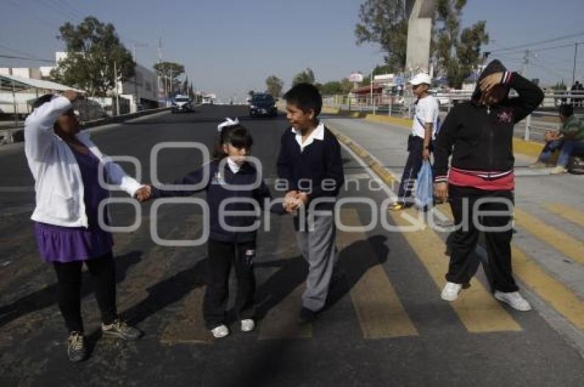 MANIFESTACIÓN DE PADRES DE FAMILIA