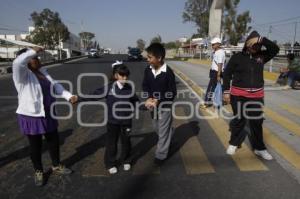 MANIFESTACIÓN DE PADRES DE FAMILIA