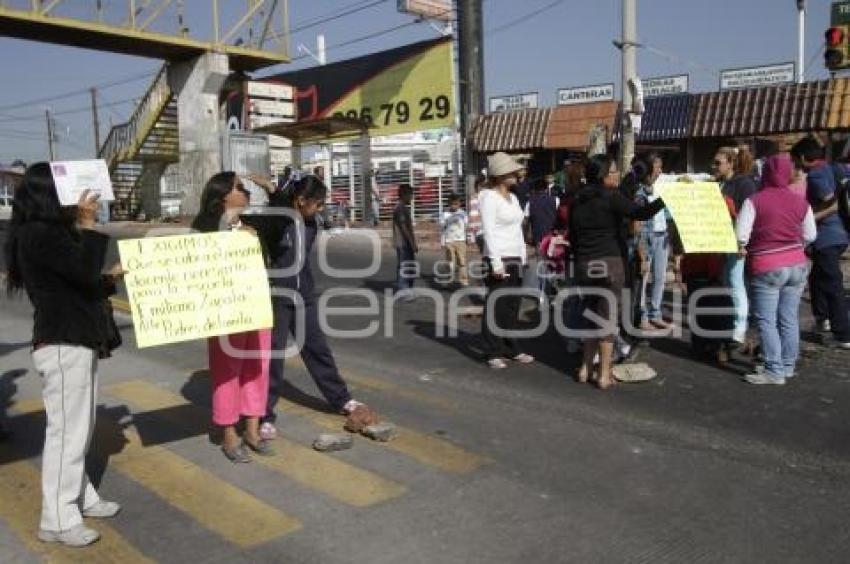 MANIFESTACIÓN DE PADRES DE FAMILIA