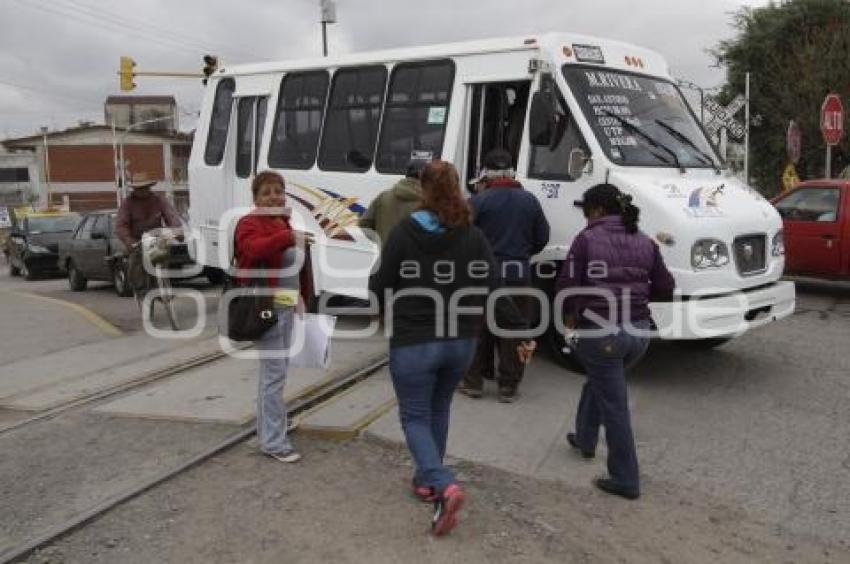 CIERRAN PUENTE SAN ANTONIO . CONFLICTO RUTA AZTECA