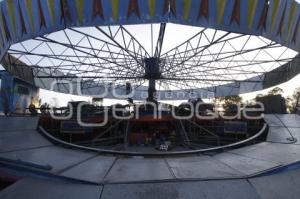 INSTALAN JUEGOS MECÁNICOS PARA LA FERIA