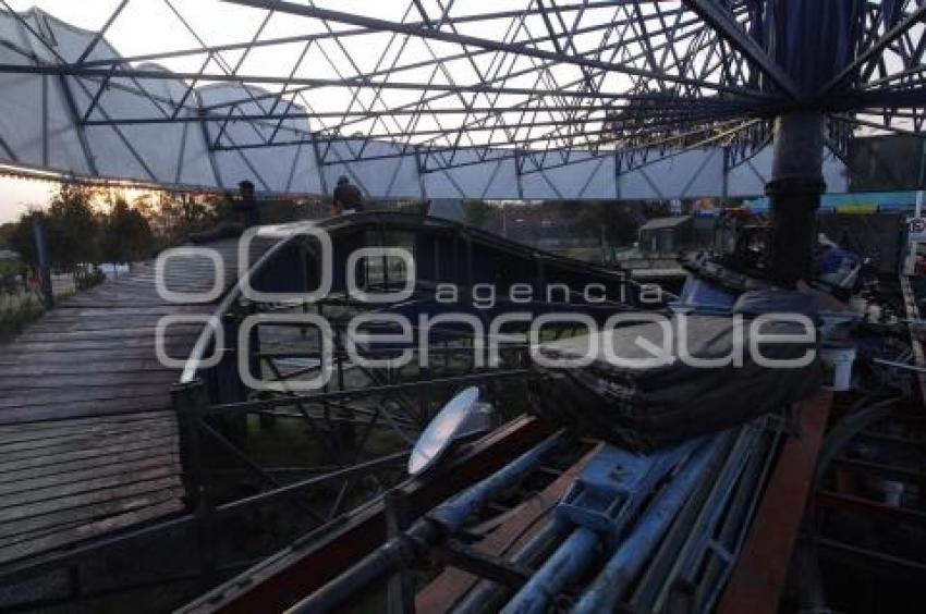 INSTALAN JUEGOS MECÁNICOS PARA LA FERIA
