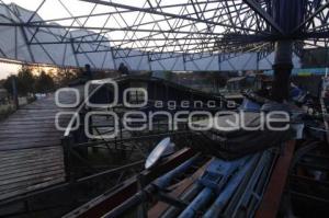 INSTALAN JUEGOS MECÁNICOS PARA LA FERIA