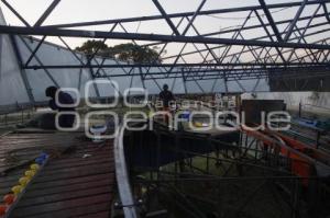 INSTALAN JUEGOS MECÁNICOS PARA LA FERIA