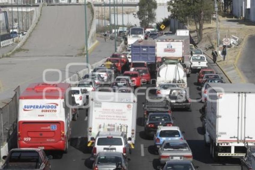 TRÁFICO EN PERIFÉRICO . CAOS VIAL