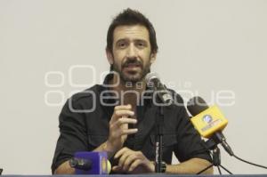 JOSÉ MARÍA YAZPIK . UN HOMBRE AJENO