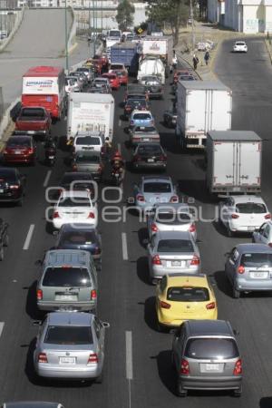 TRÁFICO EN PERIFÉRICO . CAOS VIAL