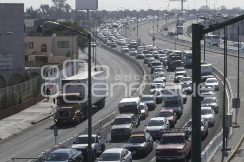 TRÁFICO EN PERIFÉRICO . CAOS VIAL