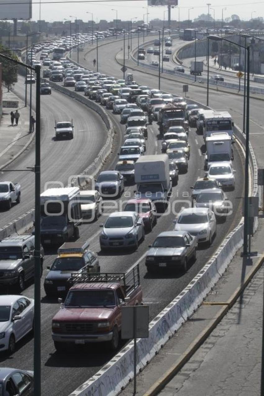 TRÁFICO EN PERIFÉRICO . CAOS VIAL