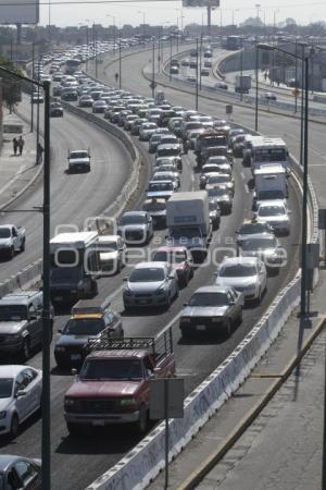 TRÁFICO EN PERIFÉRICO . CAOS VIAL