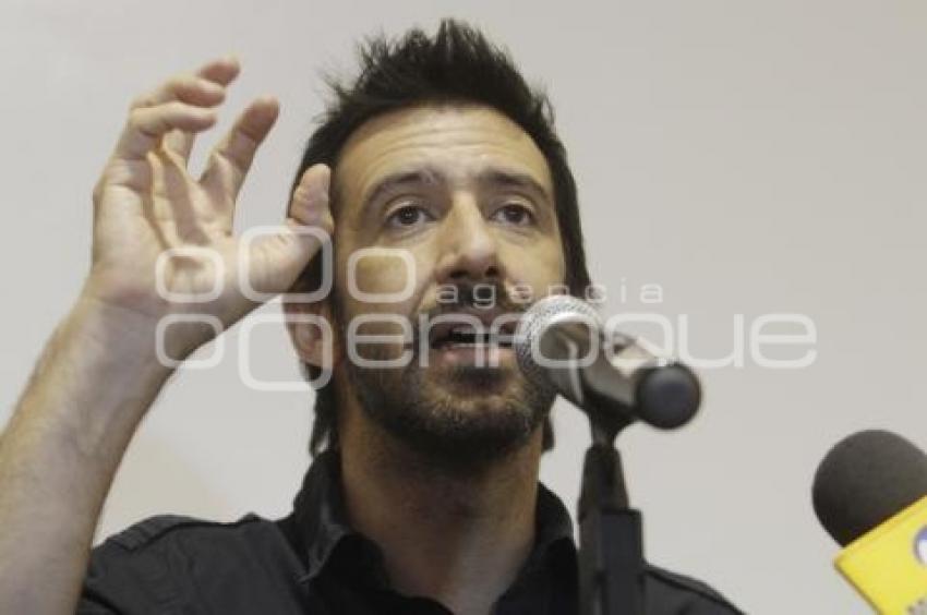 JOSÉ MARÍA YAZPIK . UN HOMBRE AJENO