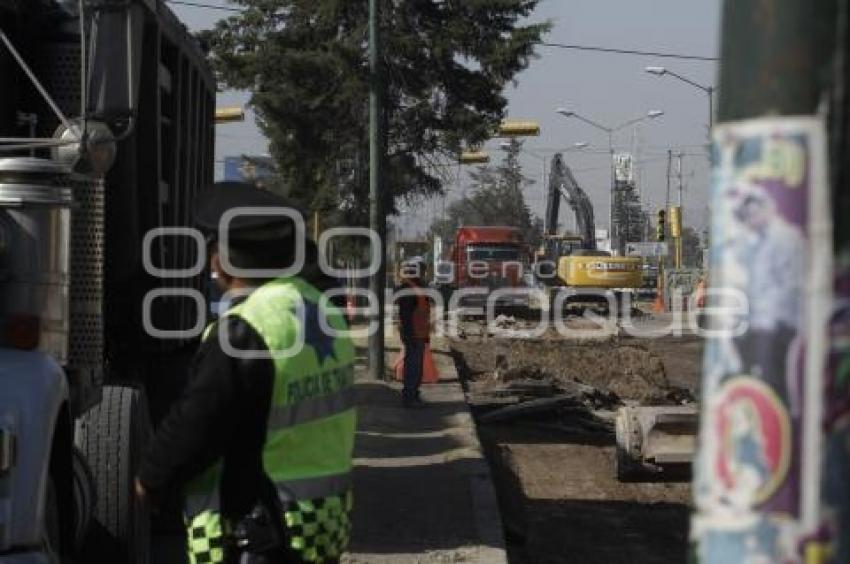 TRÁFICO EN PERIFÉRICO . CAOS VIAL